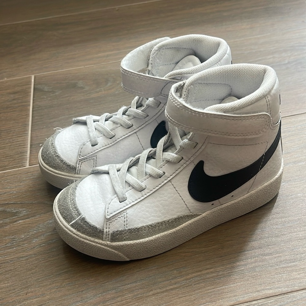 Toddler black Nike Blazer